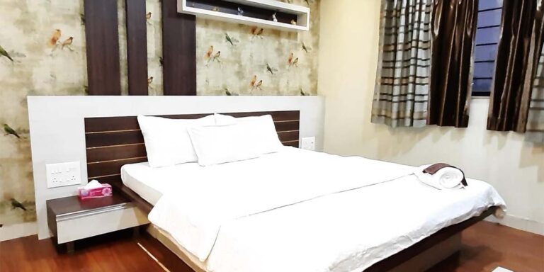 Luxurious Bedroom In Service Apartment in Hinjewadi